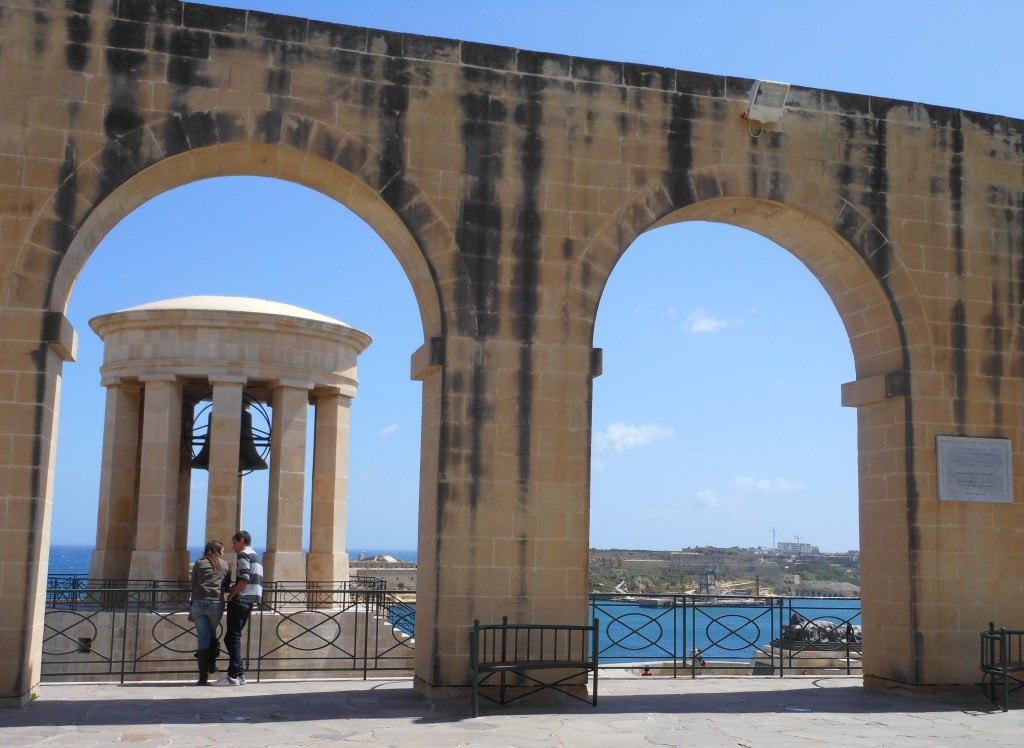 Valletta, Barrakka Gardens, arcades